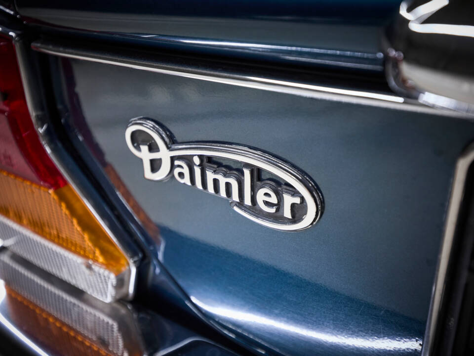 Afbeelding 33/99 van Daimler Double Six (1993)