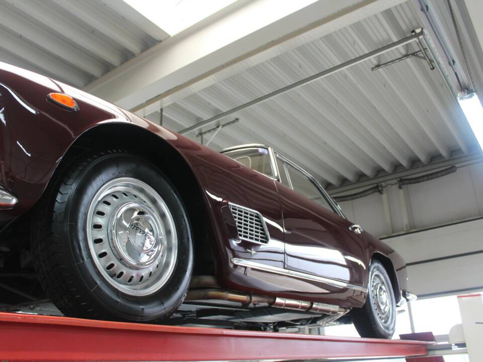 Image 9/50 de Maserati 3500 GT Touring (1961)