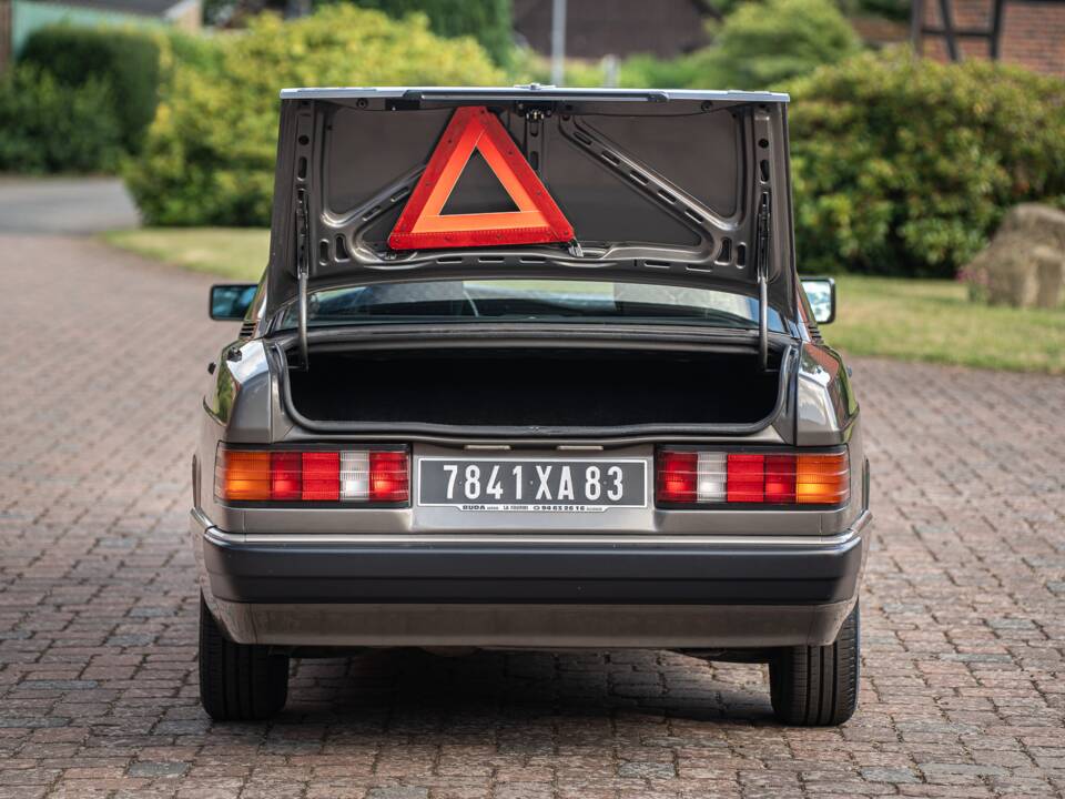 Immagine 17/73 di Mercedes-Benz 190 D 2.5 (1990)