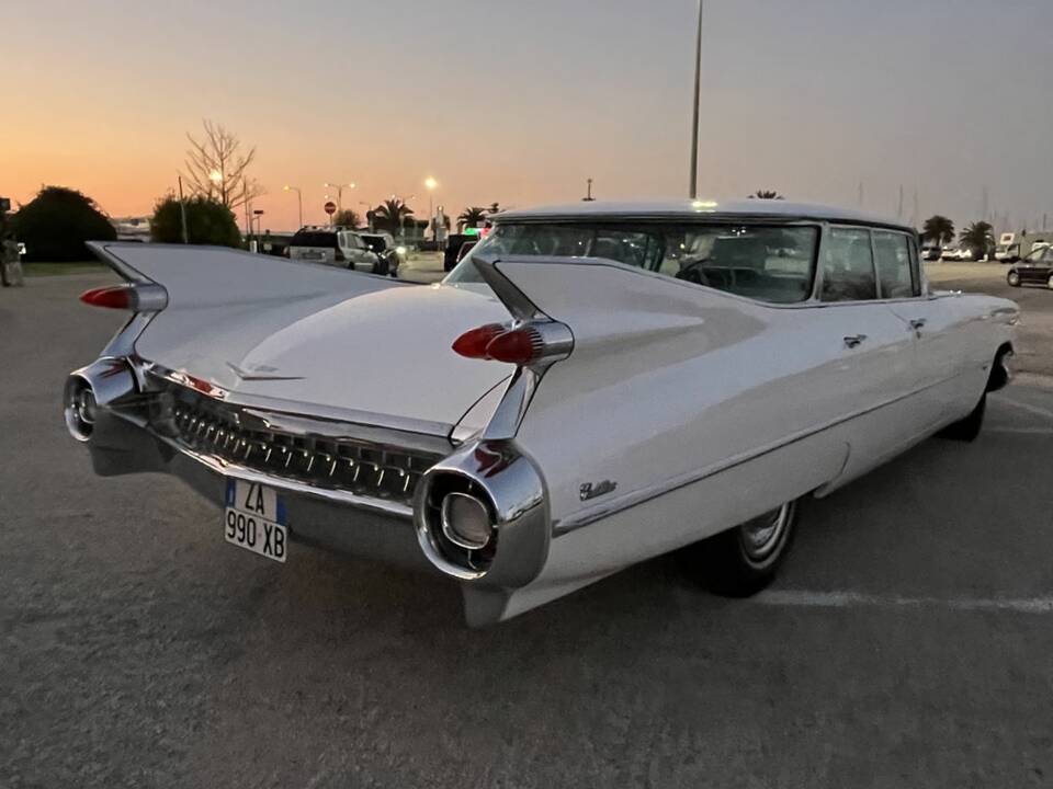 Bild 6/8 von Cadillac de Ville Touring Sedan (1959)