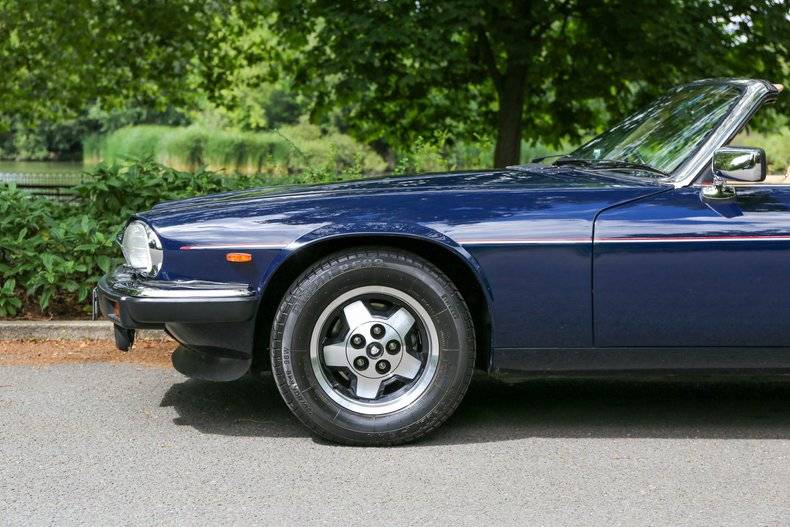 Image 34/50 de Jaguar XJS 5.3 V12 (1990)