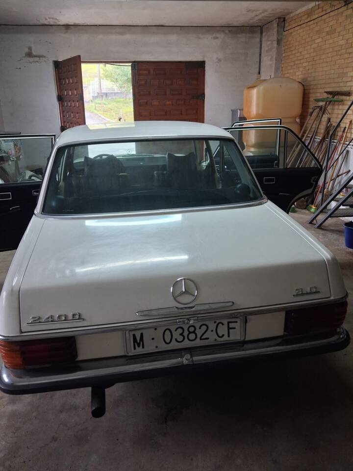Image 6/11 of Mercedes-Benz 240 D 3,0 (1977)