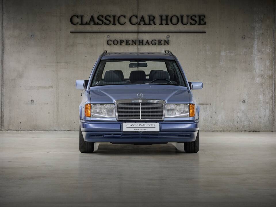 Image 2/100 of Mercedes-Benz 230 TE (1990)
