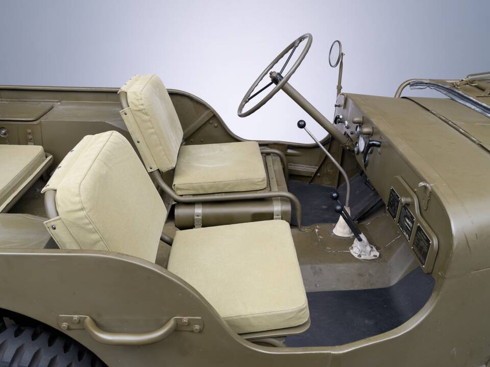 Image 21/35 of Jeep Willys-Overland CJ-3A (1944)