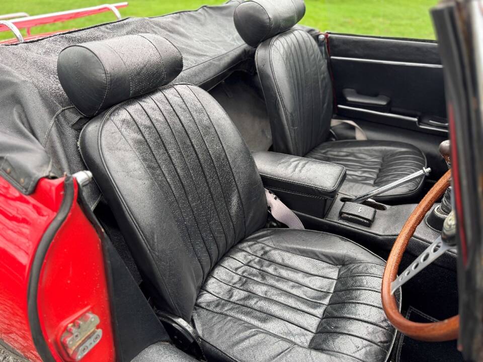 Image 22/29 de Jaguar E-Type (1969)