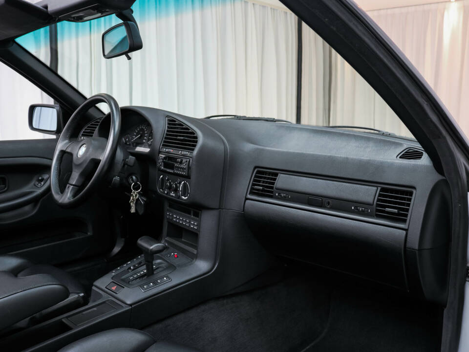 Afbeelding 12/17 van BMW 325i (1994)