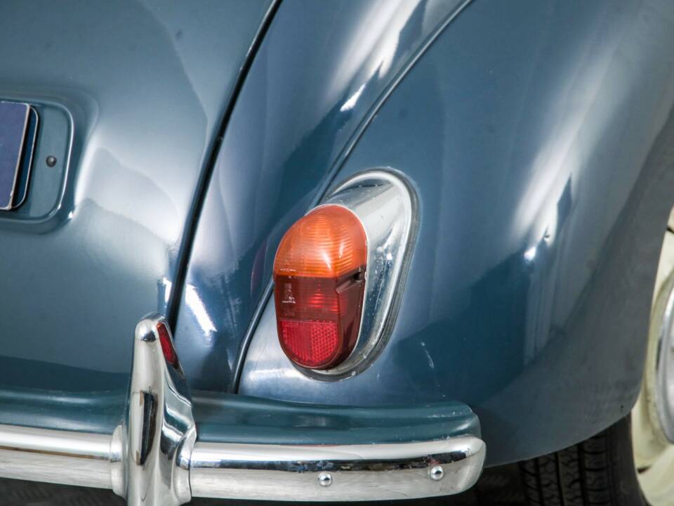Image 31/50 of Morris Minor 1000 (1967)