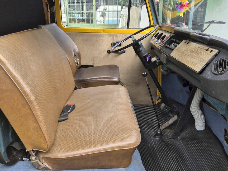 Bild 33/50 von Volkswagen T2b Kastenwagen (1976)