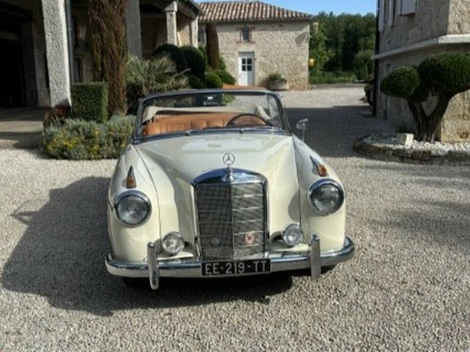 Image 3/8 of Mercedes-Benz 220 SE Cabriolet (1960)