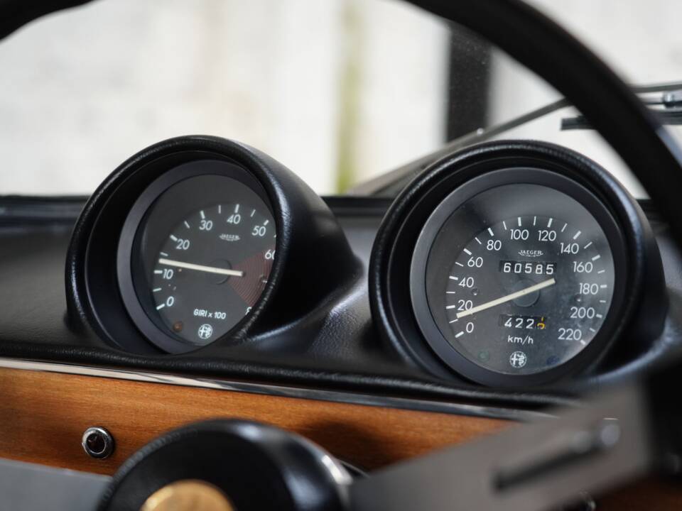 Image 41/83 of Alfa Romeo 1750 Berlina (1970)