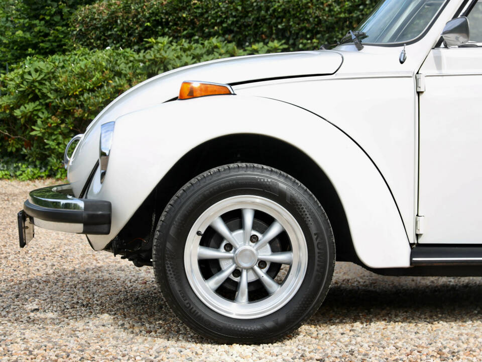 Image 38/50 of Volkswagen Käfer 1303 &quot;Champagne Edition&quot; (1977)