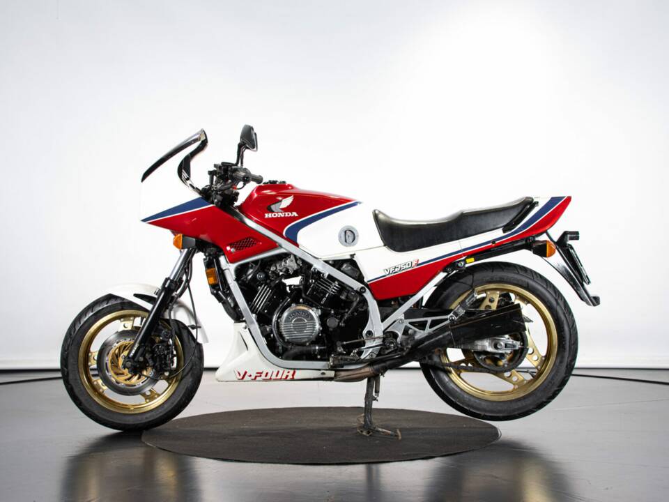 Image 1/50 of Honda VF 750 (1983)
