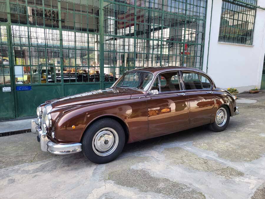 Image 1/42 of Jaguar Mk II 2.4 (1964)