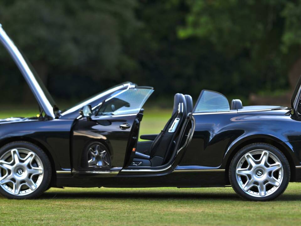 Bild 24/50 von Bentley Continental GTC W12 (2011)