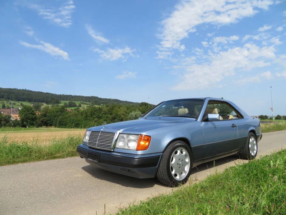 Bild 2/12 von Mercedes-Benz 300 CE (1990)