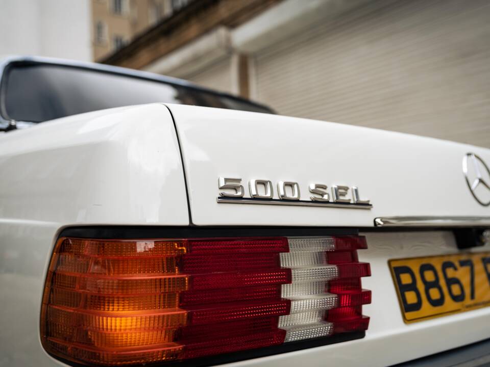 Image 36/50 of Mercedes-Benz 500 SEL (1984)