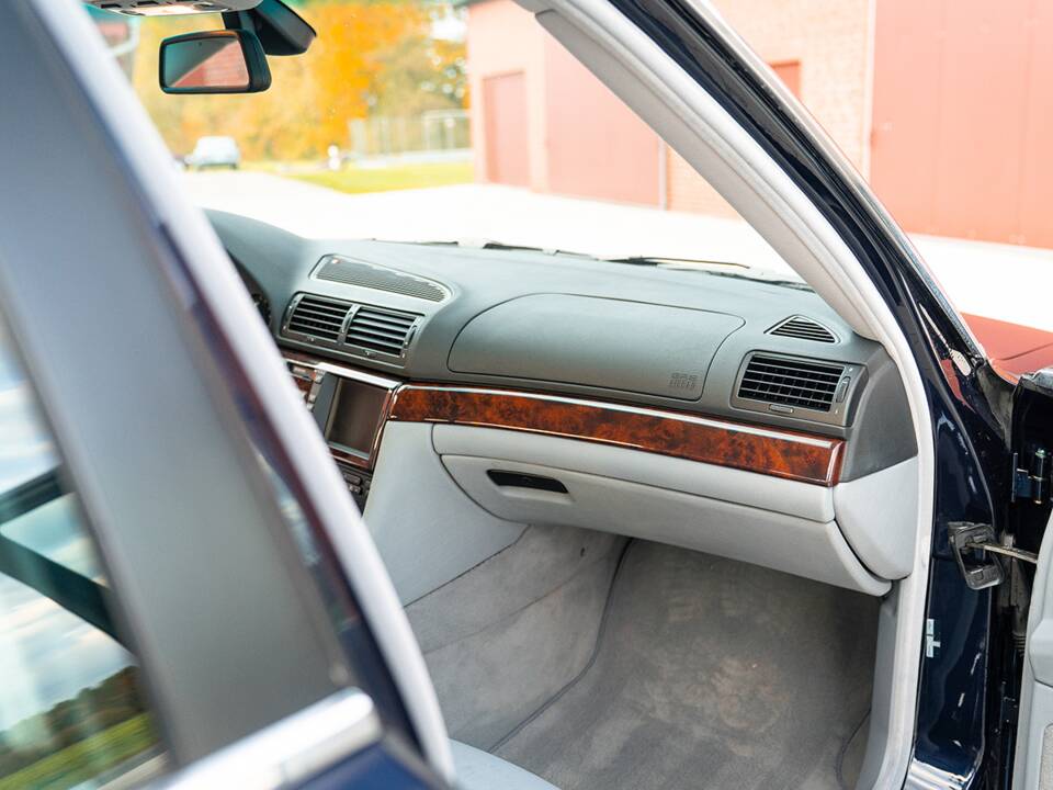 Image 31/55 of BMW 740i (1997)