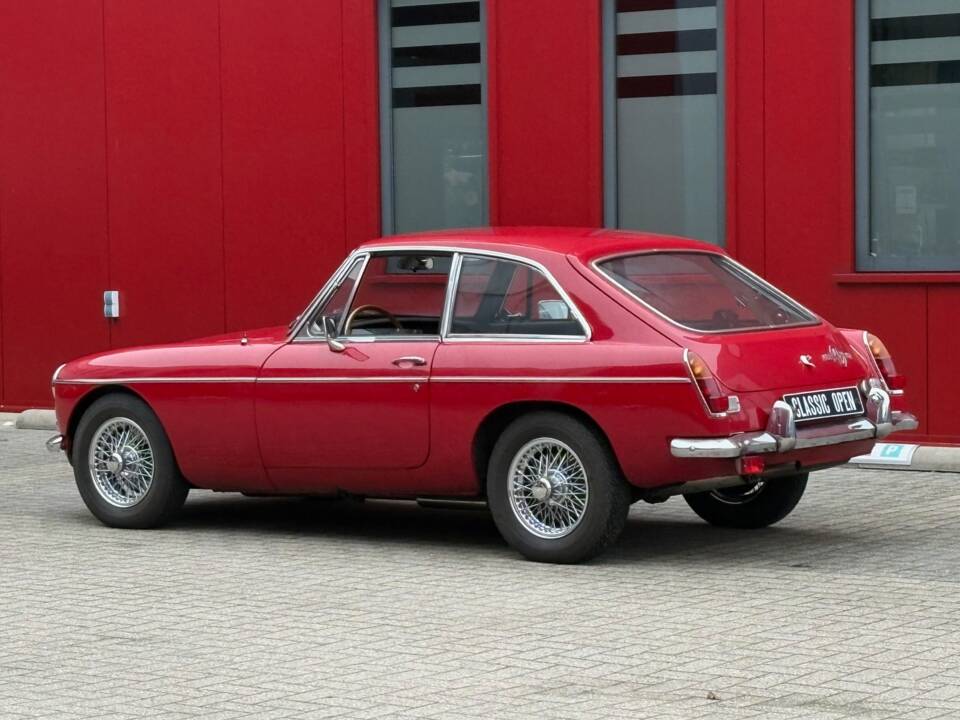 Image 21/23 of MG MGB GT (1968)