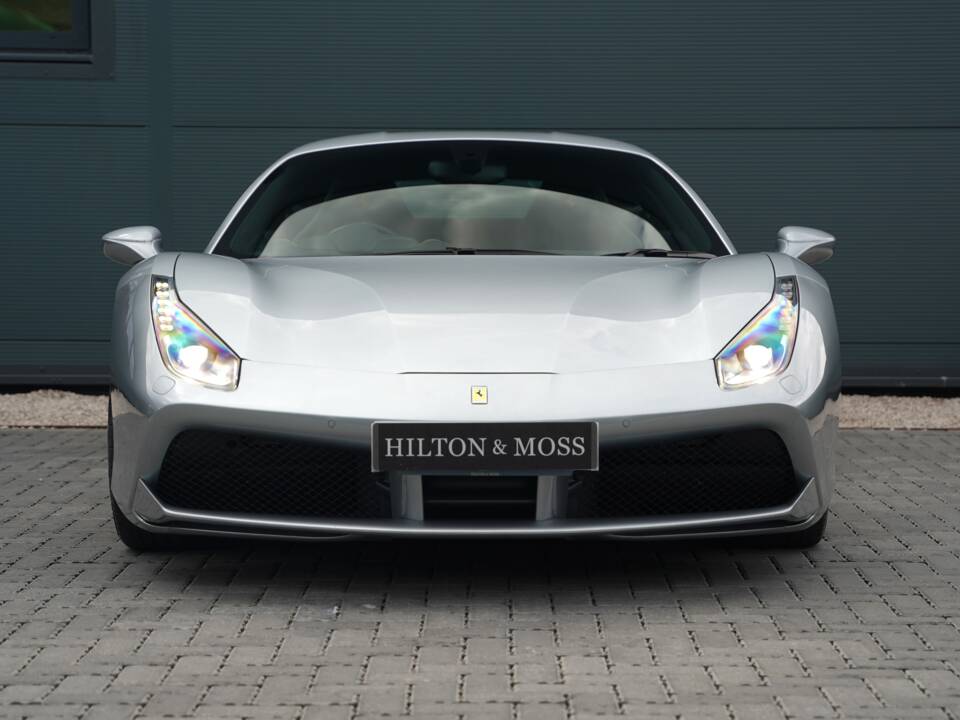 Image 7/50 of Ferrari 488 GTB (2017)