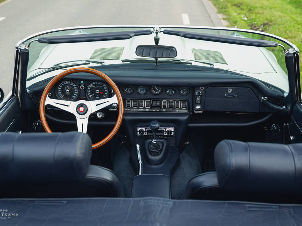 Image 11/20 de Jaguar Type E V12 (1972)