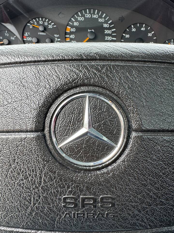Image 34/51 of Mercedes-Benz SL 320 (1996)