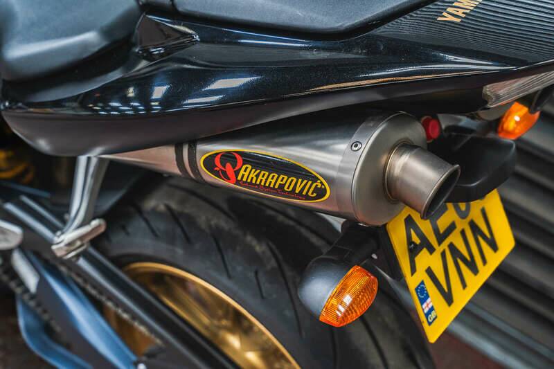 Image 40/46 de Yamaha YZF-R1 (2006)