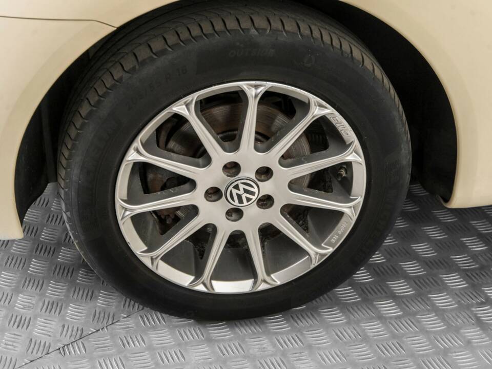 Imagen 18/48 de Volkswagen New Beetle 1.6 (2004)