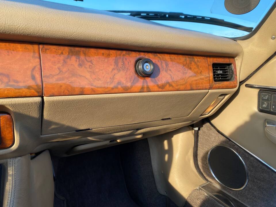Image 26/30 of Jaguar XJS 5.3 V12 (1992)