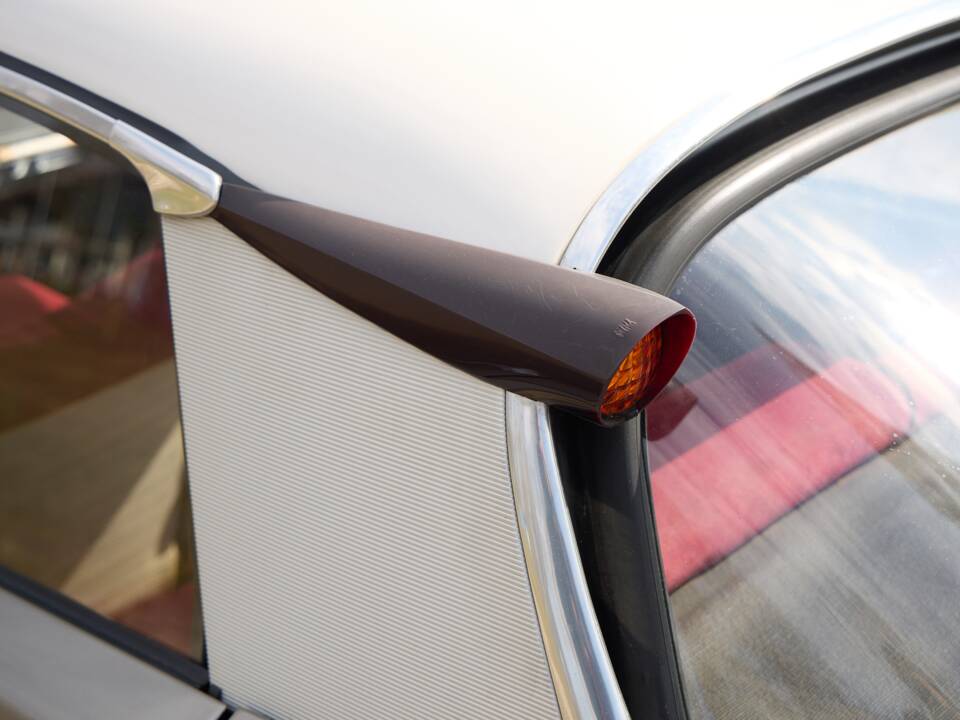 Image 11/28 of Citroën ID 19 (1966)