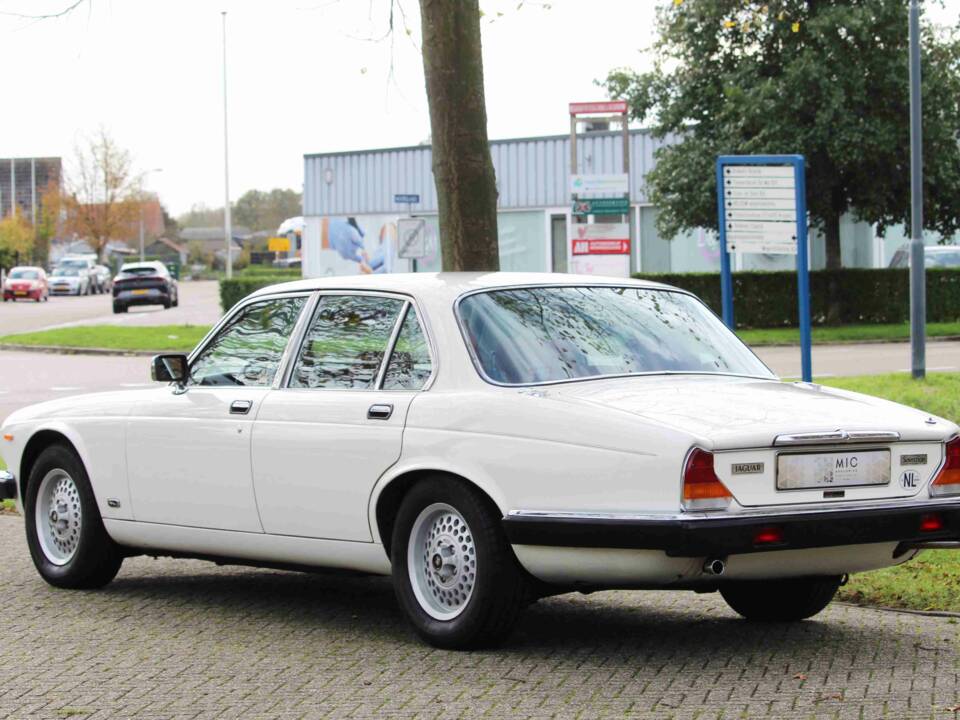 Bild 59/68 von Jaguar XJ 6 4.2 (1985)