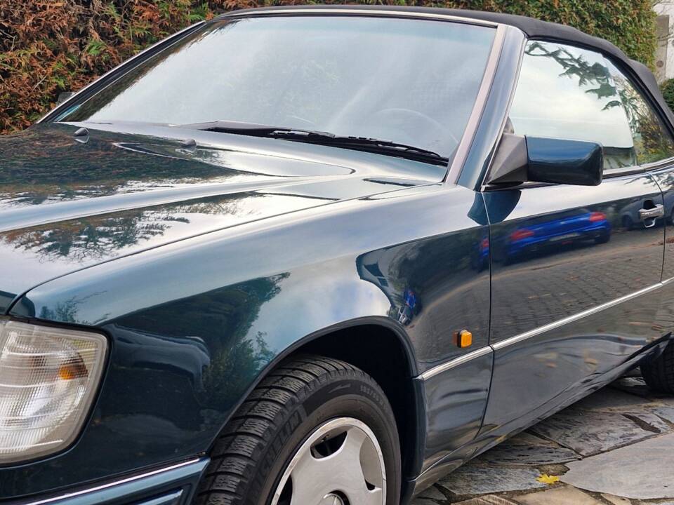 Afbeelding 2/38 van Mercedes-Benz E 200 (1995)