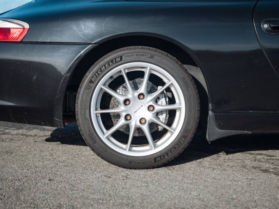 Image 43/50 of Porsche 911 Carrera 4 (2001)