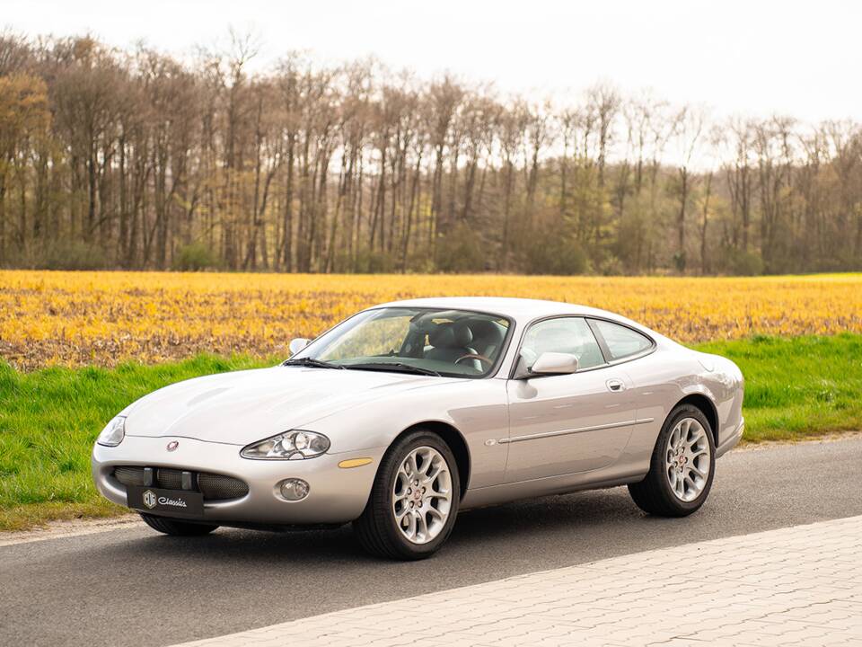 Bild 2/37 von Jaguar XKR (2001)