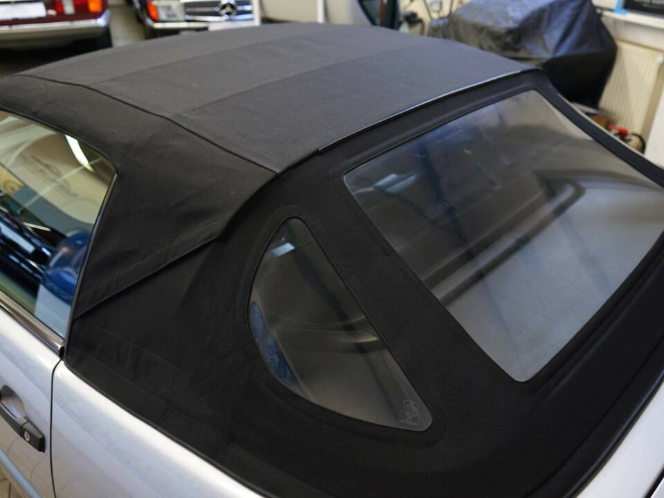 Image 12/42 of Mercedes-Benz 500 SL (1992)