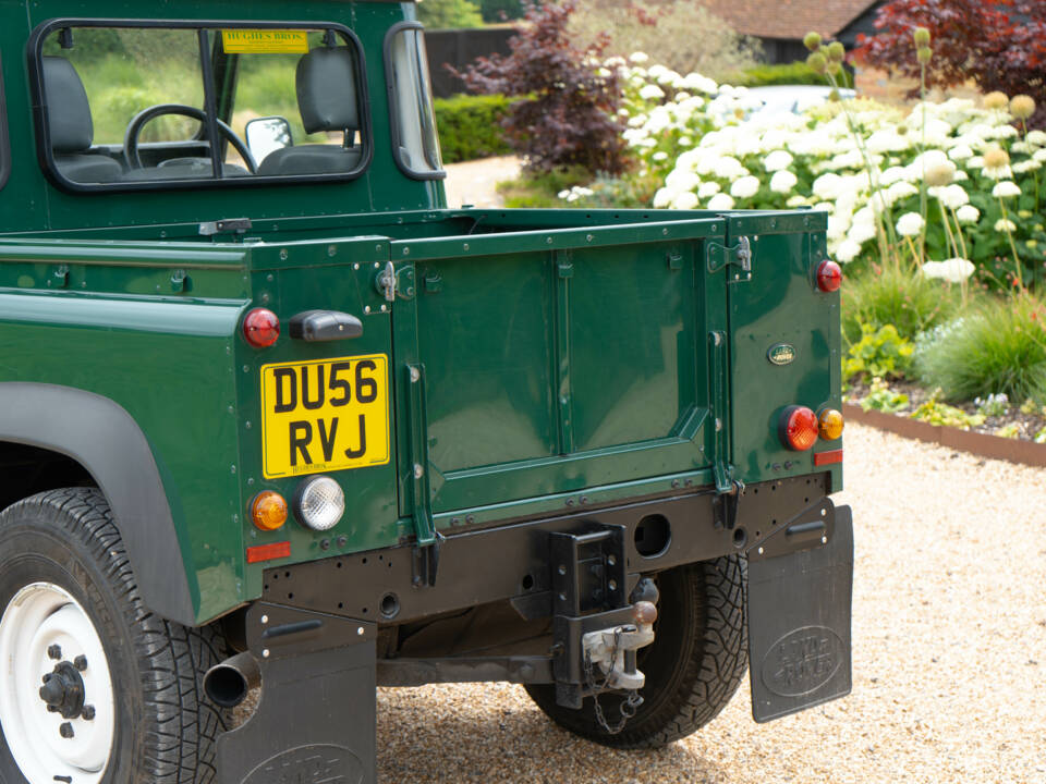 Bild 24/50 von Land Rover Defender 90 Td5 (2006)