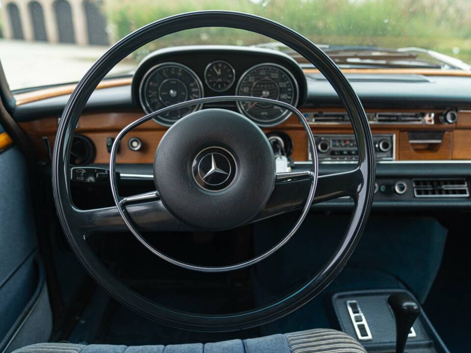 Image 45/50 of Mercedes-Benz 300 SEL 3.5 (1973)