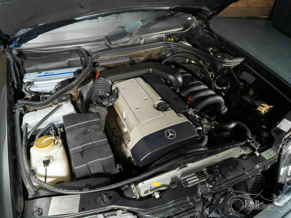 Bild 18/19 von Mercedes-Benz E 320 (1994)