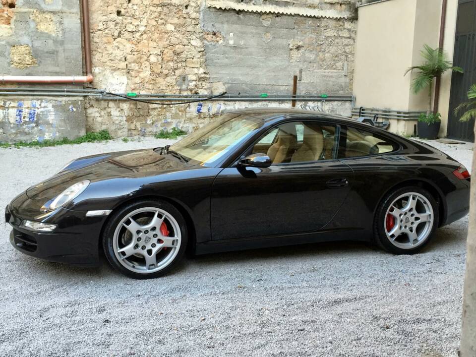 Image 6/16 of Porsche 911 Carrera S (2005)