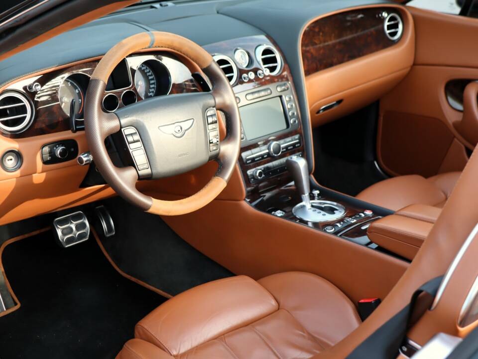 Image 37/50 of Bentley Continental GTC (2007)
