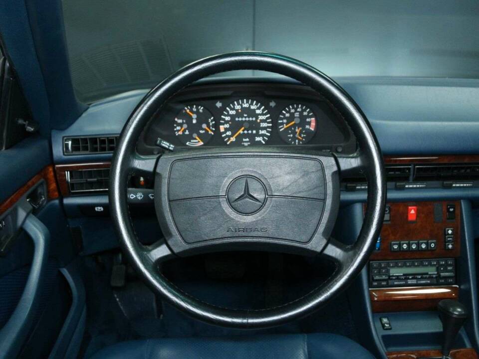 Bild 16/50 von Mercedes-Benz 560 SEC (1988)