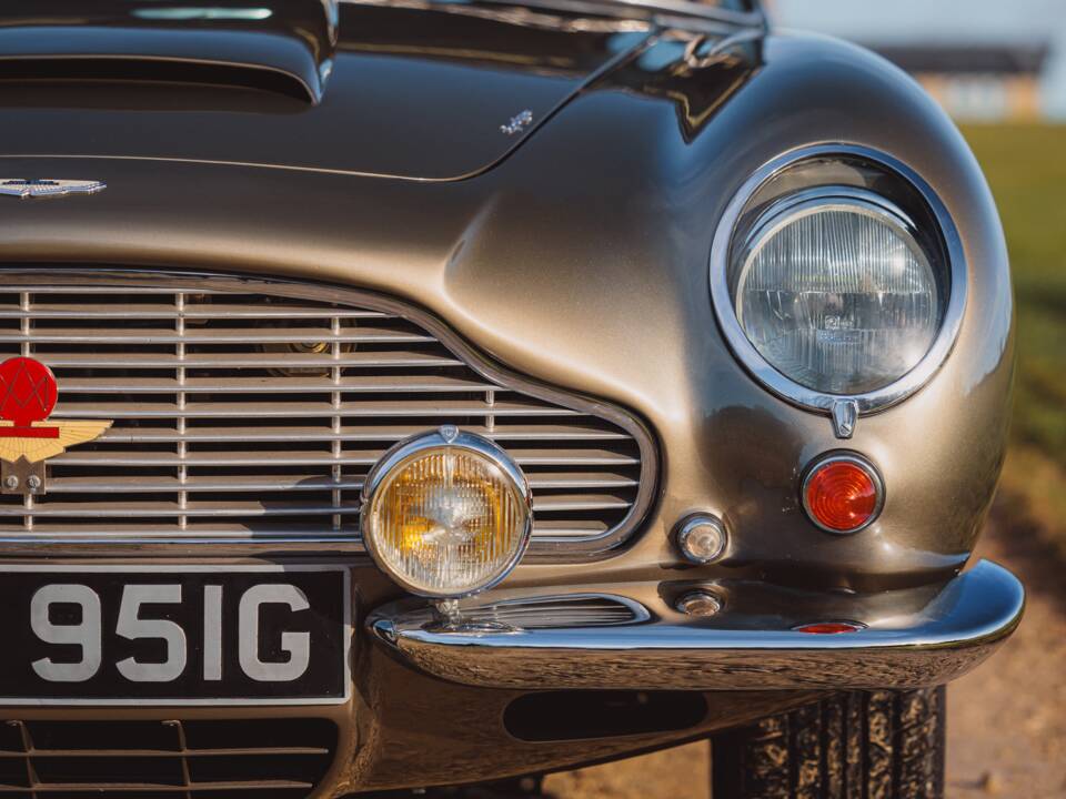 Image 10/99 of Aston Martin DB 6 Volante (1968)