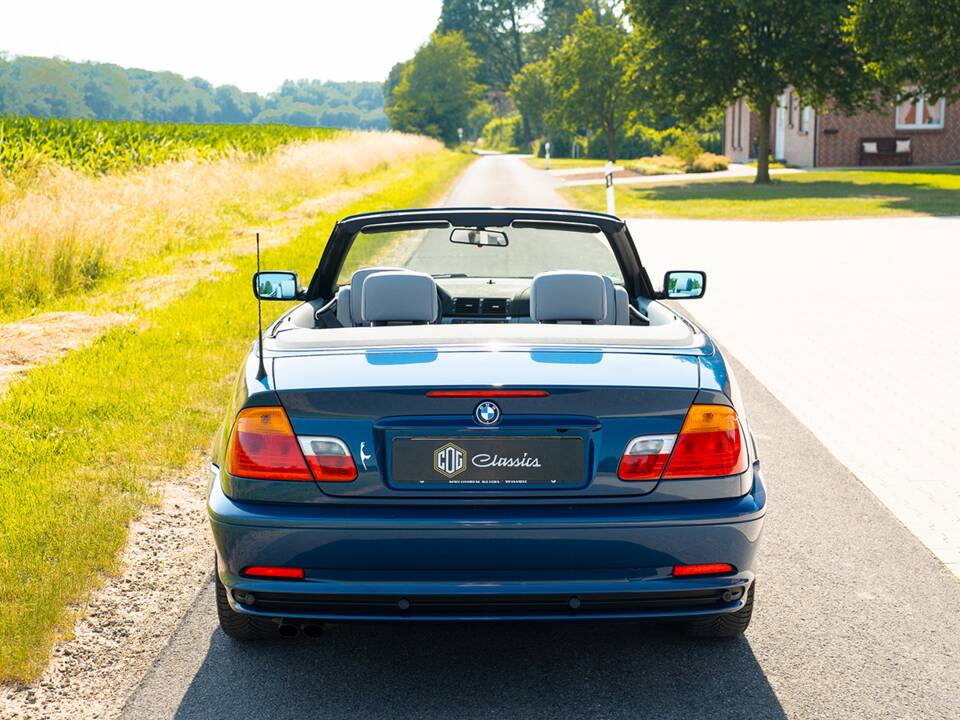 Image 9/31 of BMW 325Ci (2001)