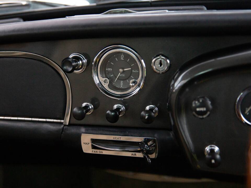 Image 37/42 de Aston Martin DB 4 GT (1959)