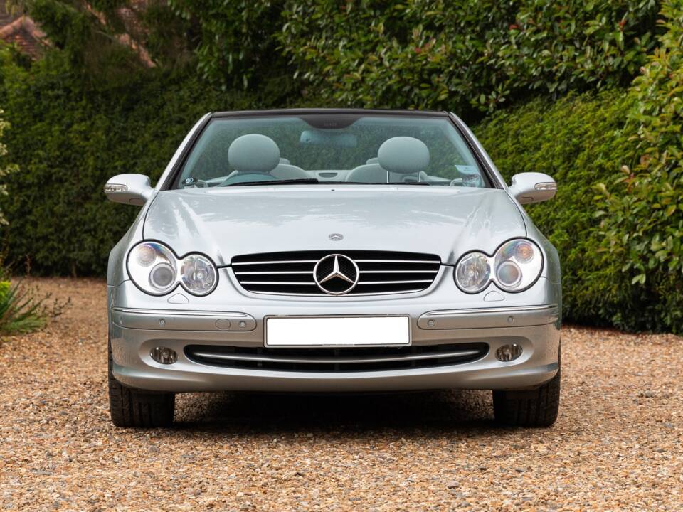 Image 6/33 of Mercedes-Benz CLK 320 (2004)