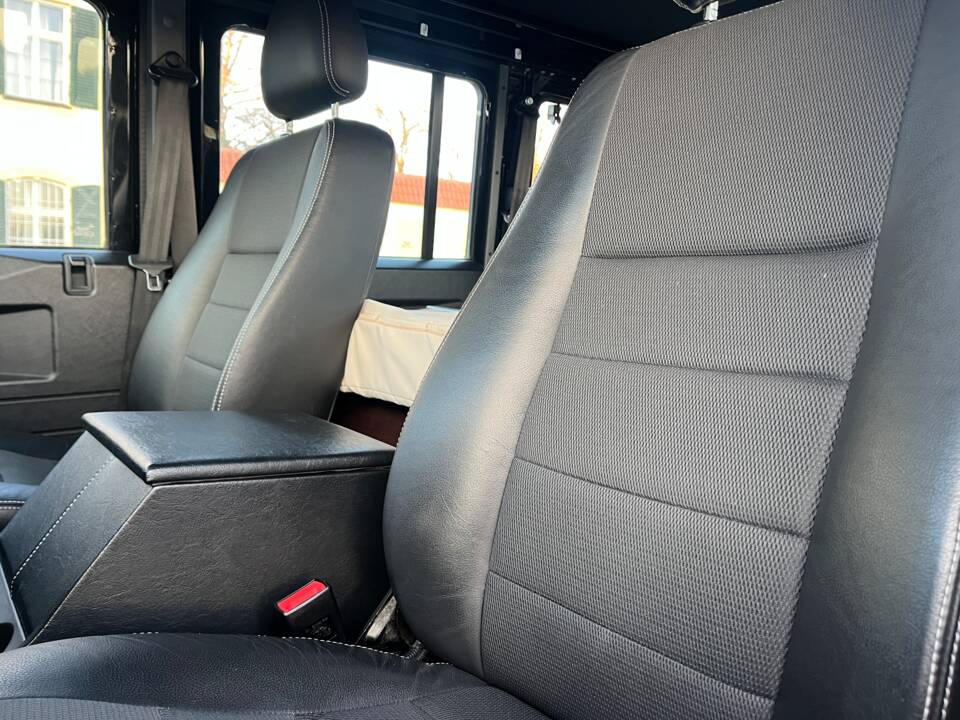 Image 75/93 of Land Rover Defender 110 (2014)