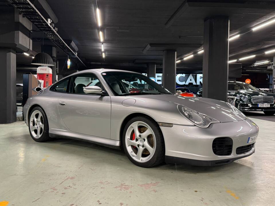 Imagen 6/27 de Porsche 911 Carrera 4S (2003)