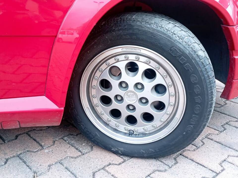 Image 23/51 of Alfa Romeo 75 1.8 Turbo (1991)