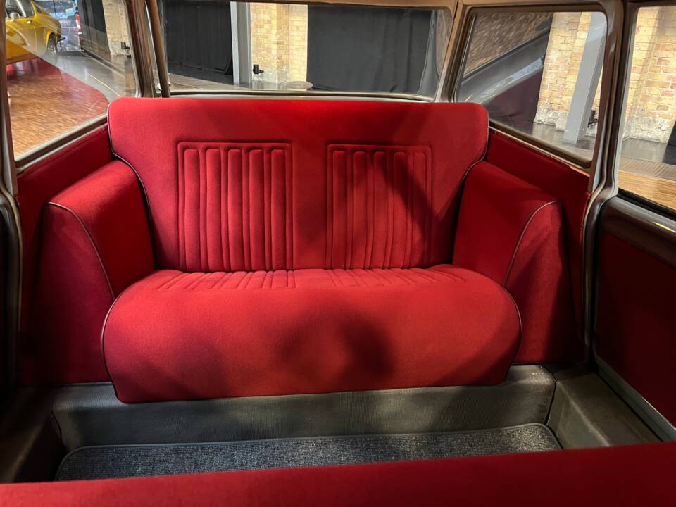 Image 24/30 of Citroën DS 20 Familiale (1970)