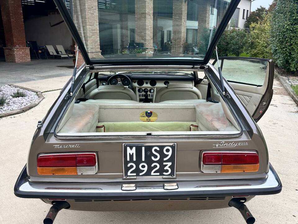 Image 16/16 de Maserati Indy 4900 (1973)