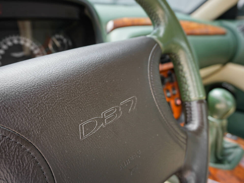 Image 4/40 of Aston Martin DB 7 Vantage (2000)